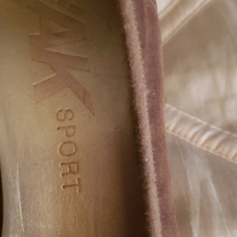 Shoes - Picture 5 of 6